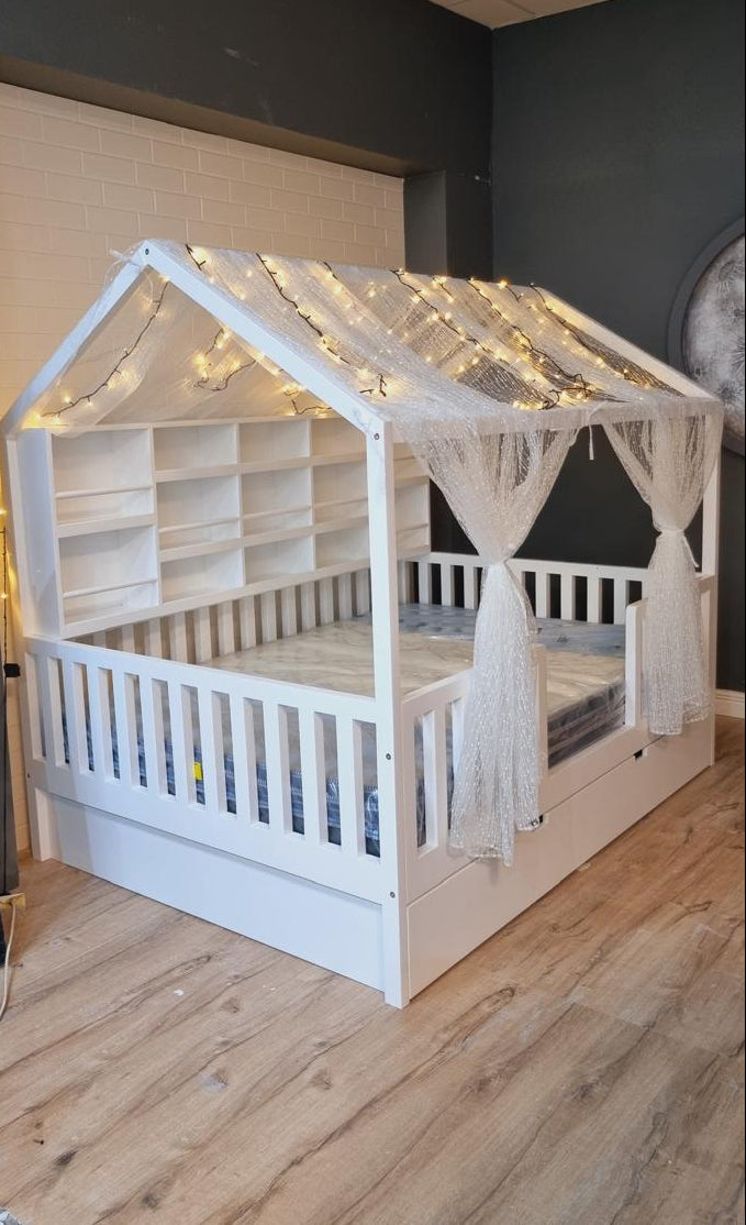 Chicago Canopy Bed