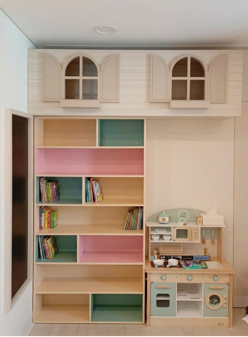 Doha Shelf Corner