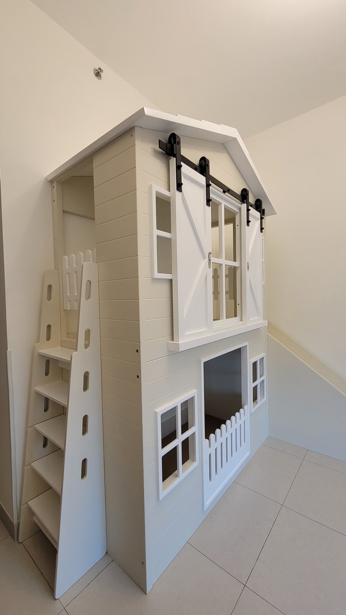 Oliver's Little Playhouse